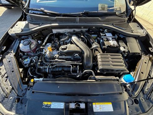 Used 2025 Volkswagen Jetta SE image 33