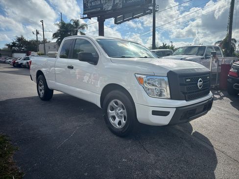Used 2022 Nissan Titan S image 3