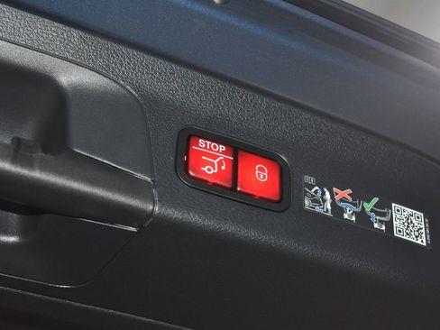 Certified 2025 Mercedes-Benz GLS 450 4MATIC image 36