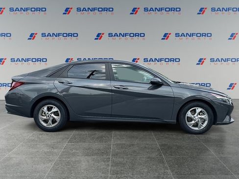 Used 2023 Hyundai Elantra SE w/ Preferred Accessory Package FWD image 6