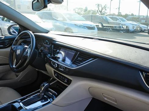 Used 2019 Buick Regal Essence image 18