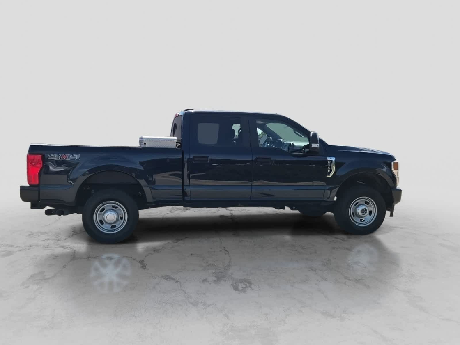 Used 2022 Ford F350 XL w/ Power Equipment Group AWD/4WD image 9