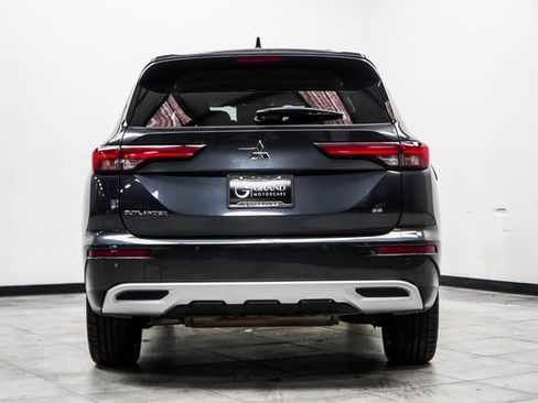 Used 2024 Mitsubishi Outlander SE image 12