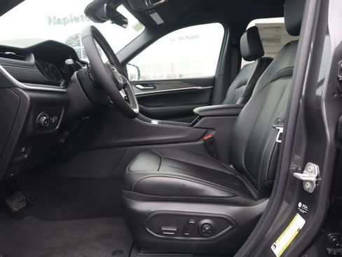 New 2025 Jeep Grand Cherokee Limited image 12