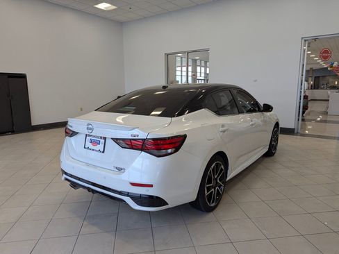 New 2025 Nissan Sentra SR FWD image 2