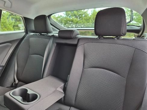 Used 2022 Toyota Prius LE AWD/4WD image 27
