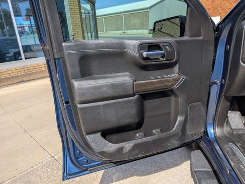 Used 2020 Chevrolet Silverado 1500 LT w/ Convenience Package AWD/4WD image 9