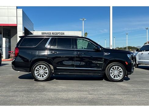 Used 2021 GMC Yukon SLT w/ SLT Premium Package image 3