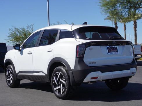 Used 2026 Nissan Kicks SV FWD image 3