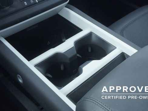 Used 2025 Land Rover Defender 110 S image 14