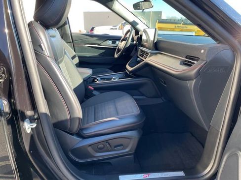 Used 2025 Ford Explorer ST-Line w/ ST-Line Street Pack image 42