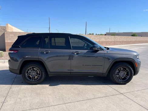 Used 2024 Jeep Grand Cherokee Trailhawk AWD/4WD image 5