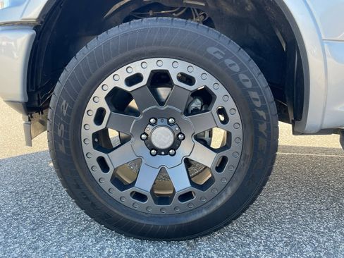 Used 2018 Ford F150 Lariat w/ Equipment Group 502A Luxury image 31