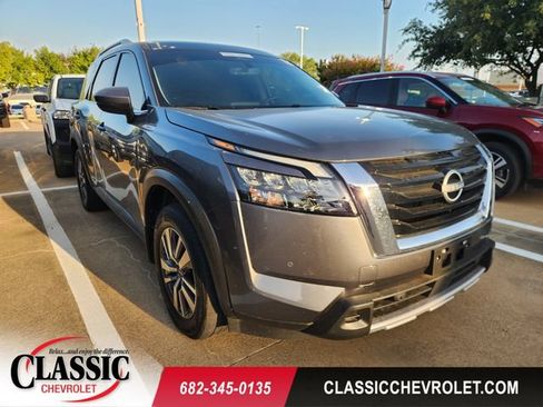 Used 2025 Nissan Pathfinder SL FWD image 1