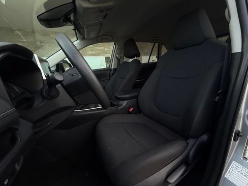Used 2025 Toyota RAV4 LE AWD/4WD image 4
