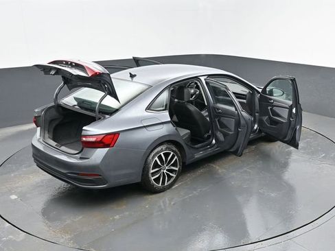 Used 2025 Volkswagen Jetta SE image 27