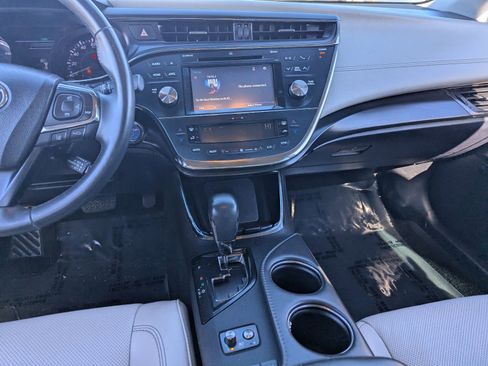Used 2016 Toyota Avalon Limited image 17