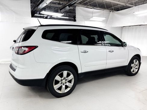 Used 2017 Chevrolet Traverse LT w/ Style and Technology Package FWD image 7