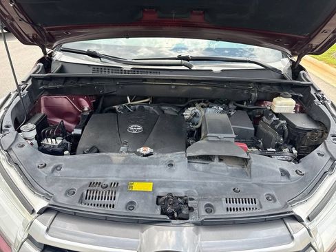 Used 2018 Toyota Highlander XLE FWD image 35