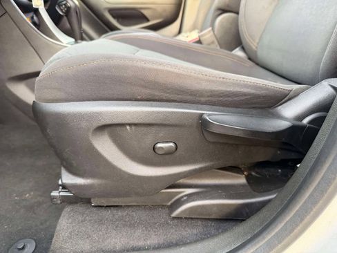 Used 2019 Chevrolet Trax LS image 15