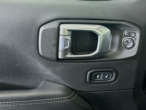 Used 2023 Jeep Wrangler Unlimited Sahara w/ Cold Weather Group AWD/4WD image 15
