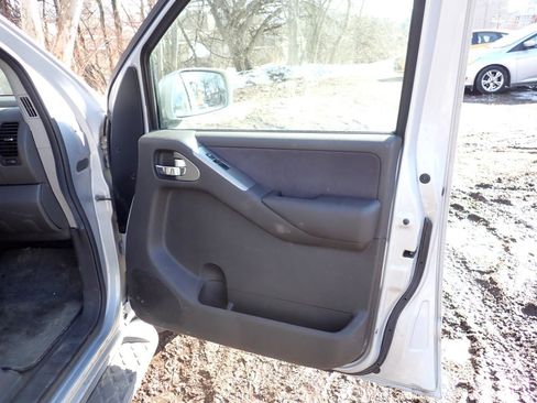 Used 2006 Nissan Pathfinder SE w/ (P01) Se Premium Pkg image 22