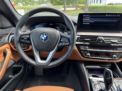 Certified 2023 BMW 530e w/ Premium Package RWD image 30