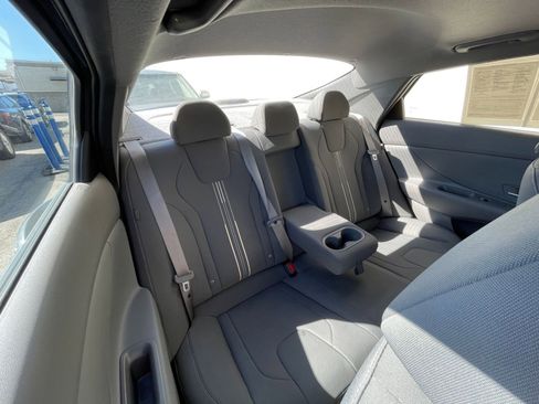 Used 2025 Hyundai Elantra SEL image 40