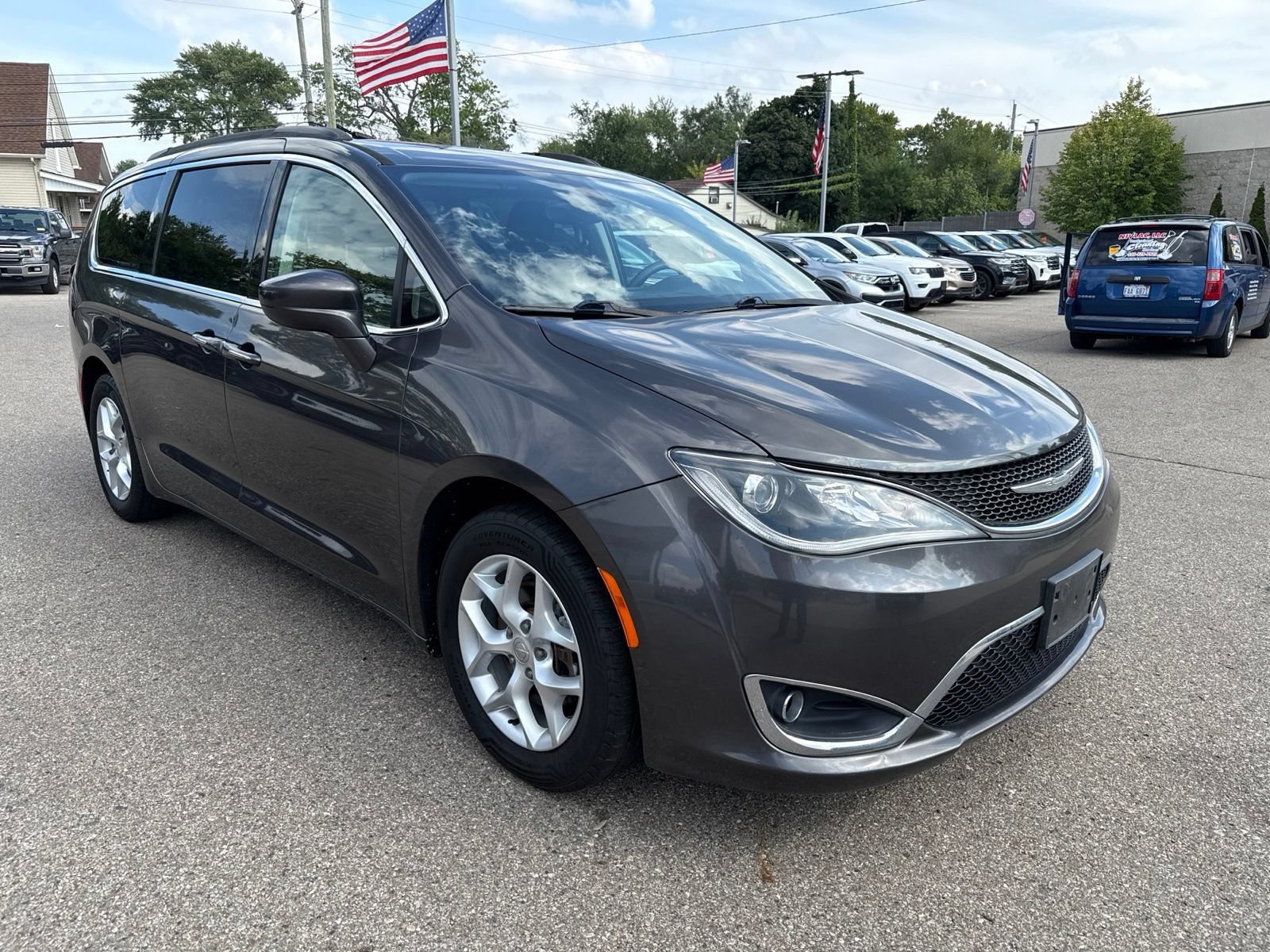 Used 2018 Chrysler Pacifica Touring Plus w/ Tire & Wheel Group FWD 360° Tour