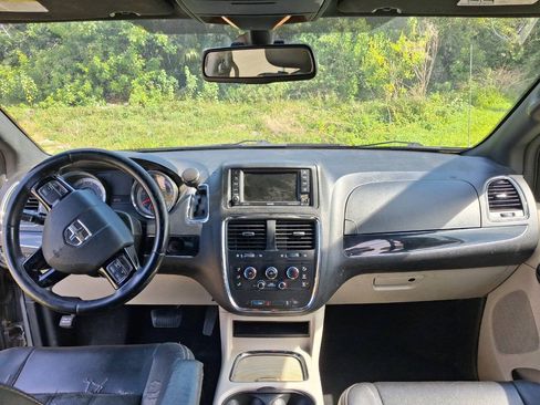 Used 2018 Dodge Grand Caravan SXT FWD image 11