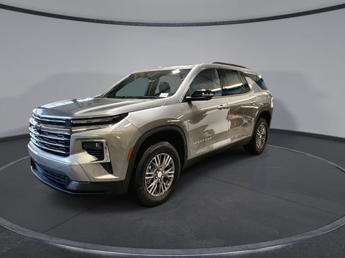 New 2026 Chevrolet Traverse LT w/ Driver Confidence Package AWD/4WD image 4