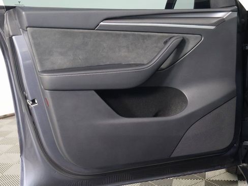 Used 2023 Tesla Model Y Performance image 12