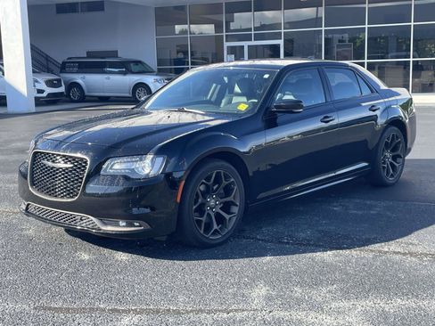 Used 2019 Chrysler 300 S w/ 300S Premium Group 2 RWD image 8