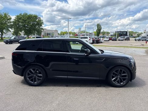 Used 2024 Land Rover Range Rover Sport SE AWD/4WD image 5