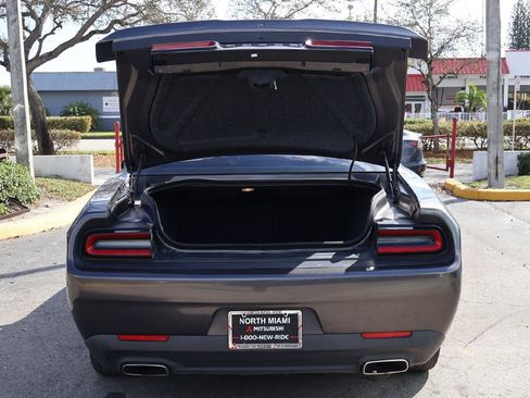 Used 2019 Dodge Challenger SXT image 15