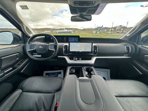 Used 2025 Ford Expedition Max Platinum AWD/4WD image 28