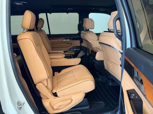 Used 2022 Jeep Grand Wagoneer Series III AWD/4WD image 21