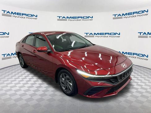 Used 2024 Hyundai Elantra SEL FWD image 7