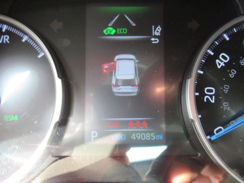Used 2022 Toyota RAV4 XLE Premium AWD/4WD image 25