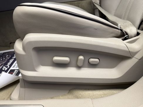 Used 2012 Lincoln MKX FWD image 12