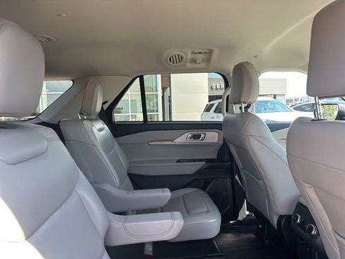 Used 2025 Ford Explorer Active w/ Active Comfort Package AWD/4WD image 12