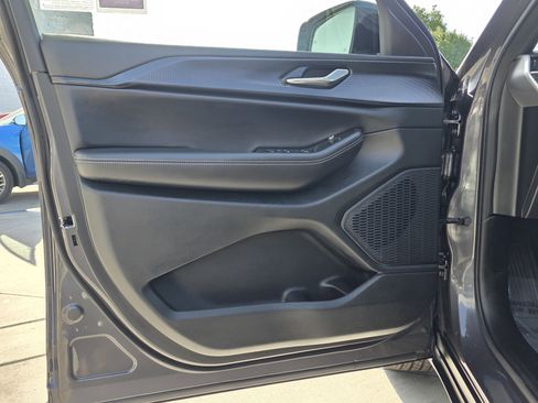 New 2025 Jeep Grand Cherokee Altitude image 11