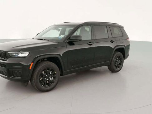 New 2025 Jeep Grand Cherokee L Laredo image 1