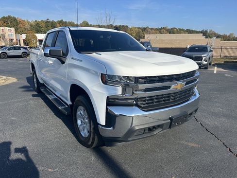 Used 2021 Chevrolet Silverado 1500 LT w/ Convenience Package II image 3