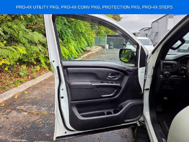 Used 2020 Nissan Titan PRO-4X w/ Pro-4x Convenience Package AWD/4WD image 8