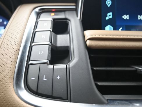 Used 2023 Chevrolet Tahoe Premier AWD/4WD image 20