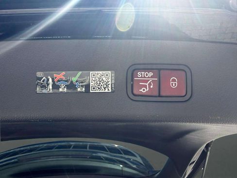 Used 2025 Mercedes-Benz GLC 43 AMG 4MATIC image 36