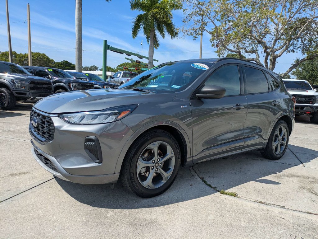 Used 2023 Ford Escape ST-Line w/ Tech Pack #1 FWD image 6