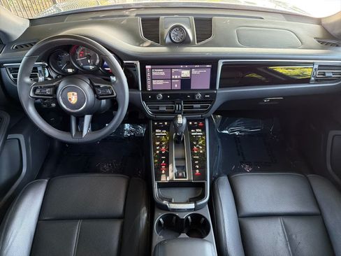 Certified 2025 Porsche Macan AWD/4WD image 6