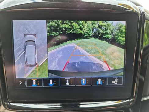 Used 2020 Chevrolet Traverse LT w/ LT Premium Package AWD/4WD image 22